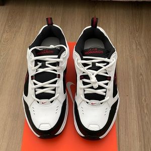 MENS Nike Air monarch IV